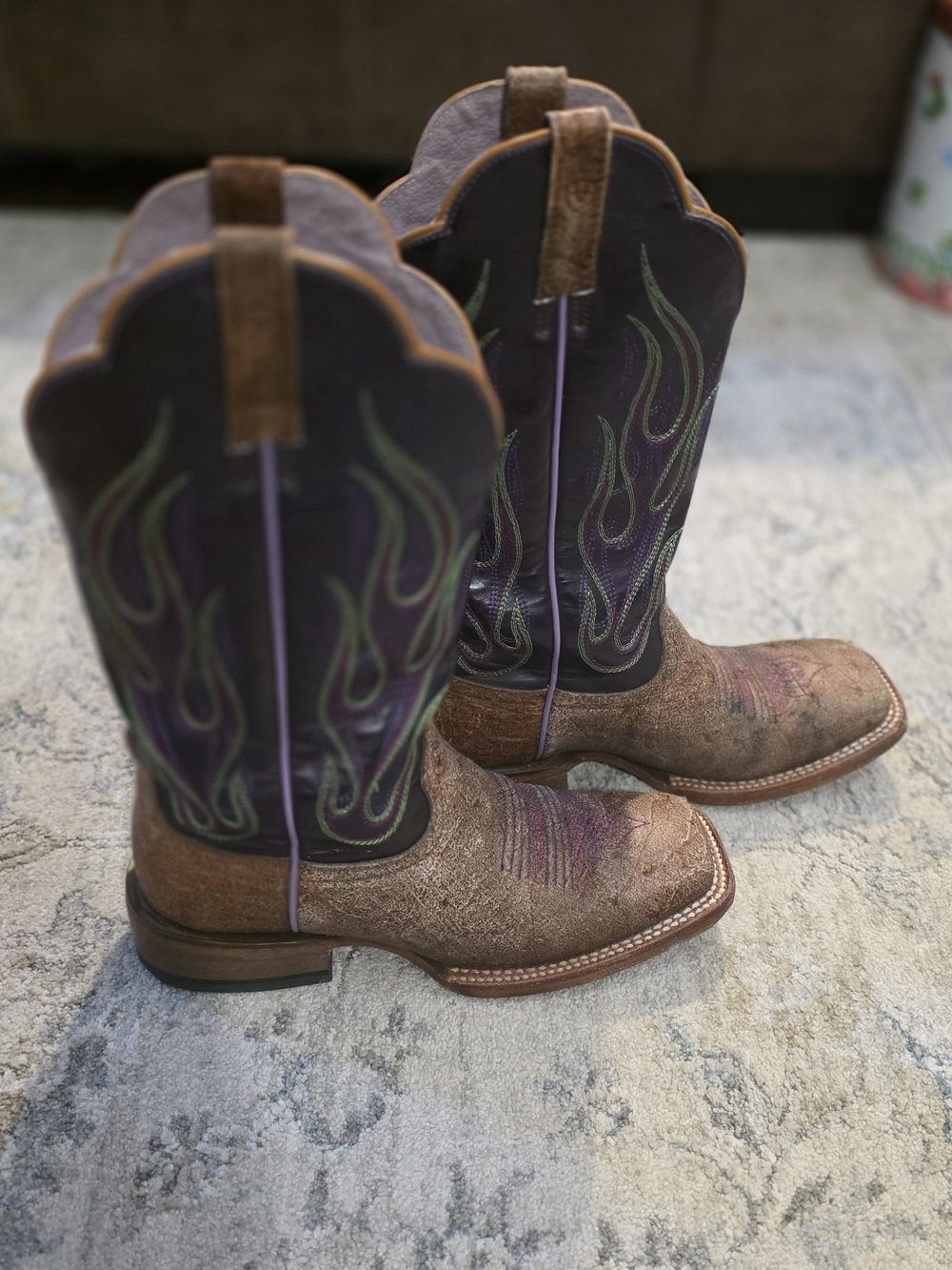 Womens Ariat Leather Boot Interior in Light Gray - Picture 2 of 6